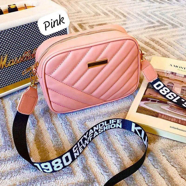 Trendy Crossbody Bag – Smart, Stylish & Easy to Carry